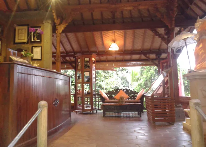 Puri Lumbung Restaurant & 2* Мундук
