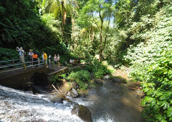 Puri Lumbung Restaurant & 2*
