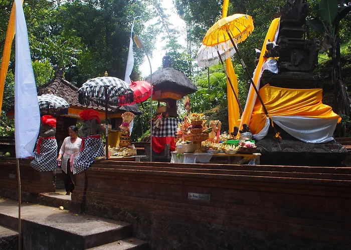 Puri Lumbung Restaurant & 2* Мундук