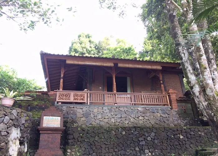 Puri Lumbung Restaurant & 2* Мундук