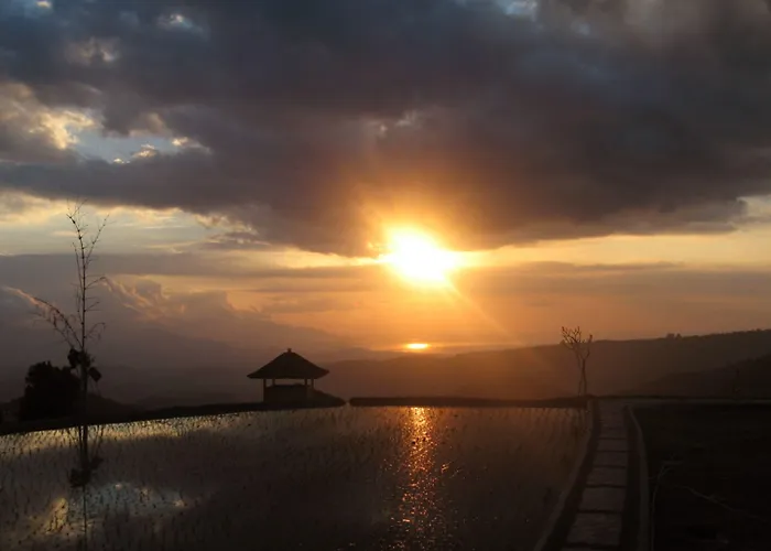 Puri Lumbung Restaurant & 2* Мундук